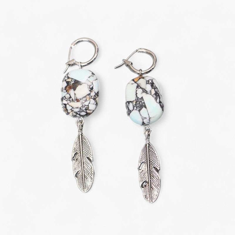 Weiße Türkis-Feder-Ohrringe