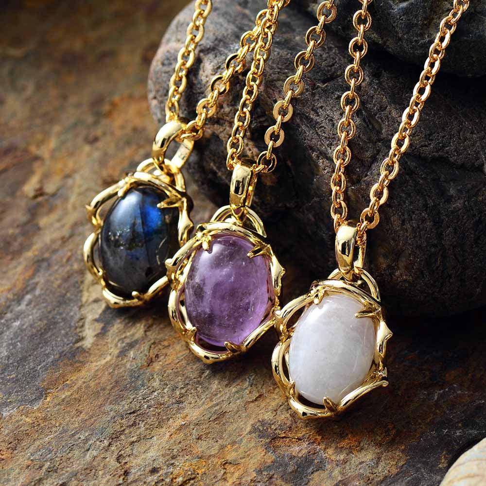 Halskette aus Mondstein, Amethyst und Labradorit mit ovalem Anhänger