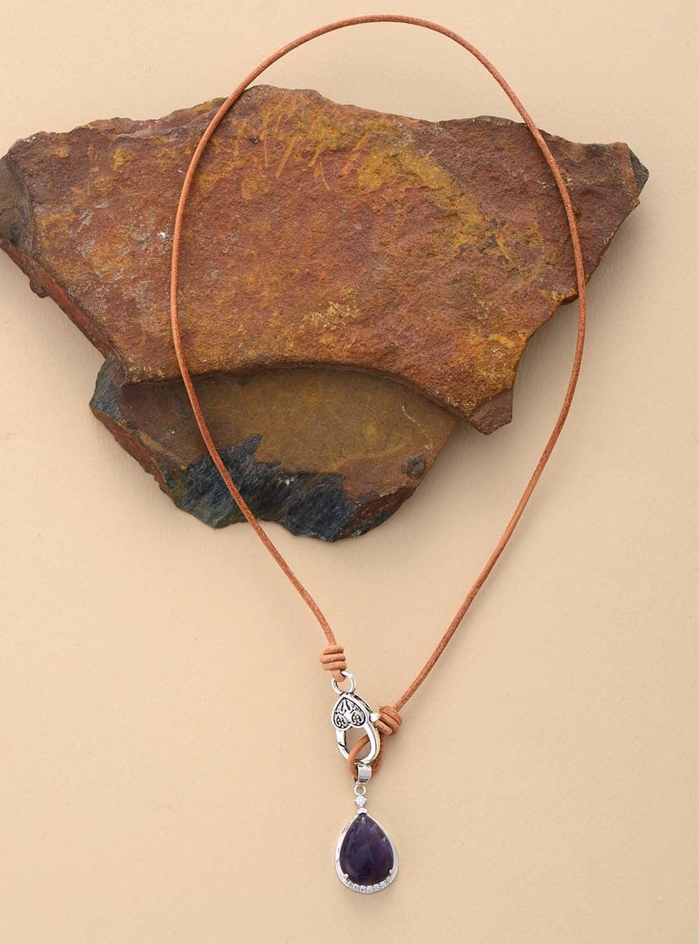 Halskette mit Ruhe-Amethyst-Anhänger