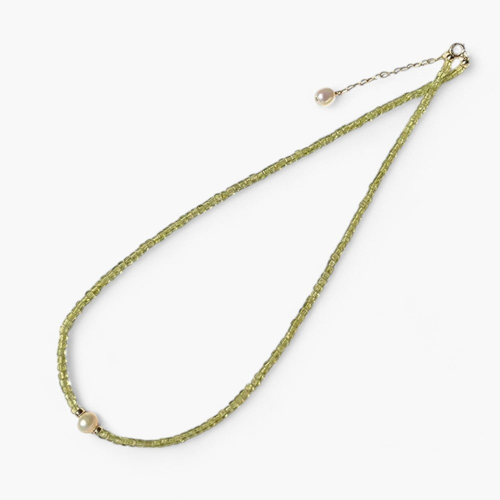Schlanke Heiler-Perlen- und Peridot-Halskette