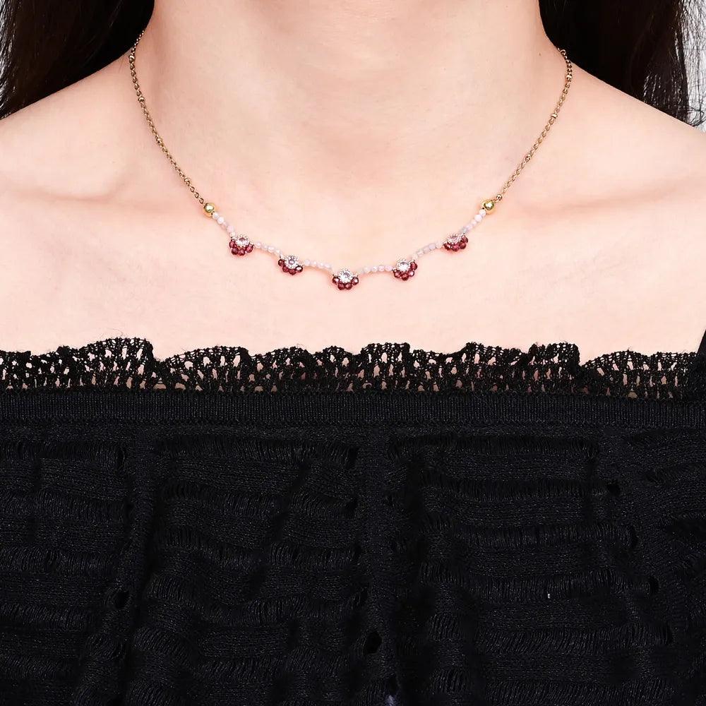 Halskette mit Morganit und Granat "Blütenzauber"