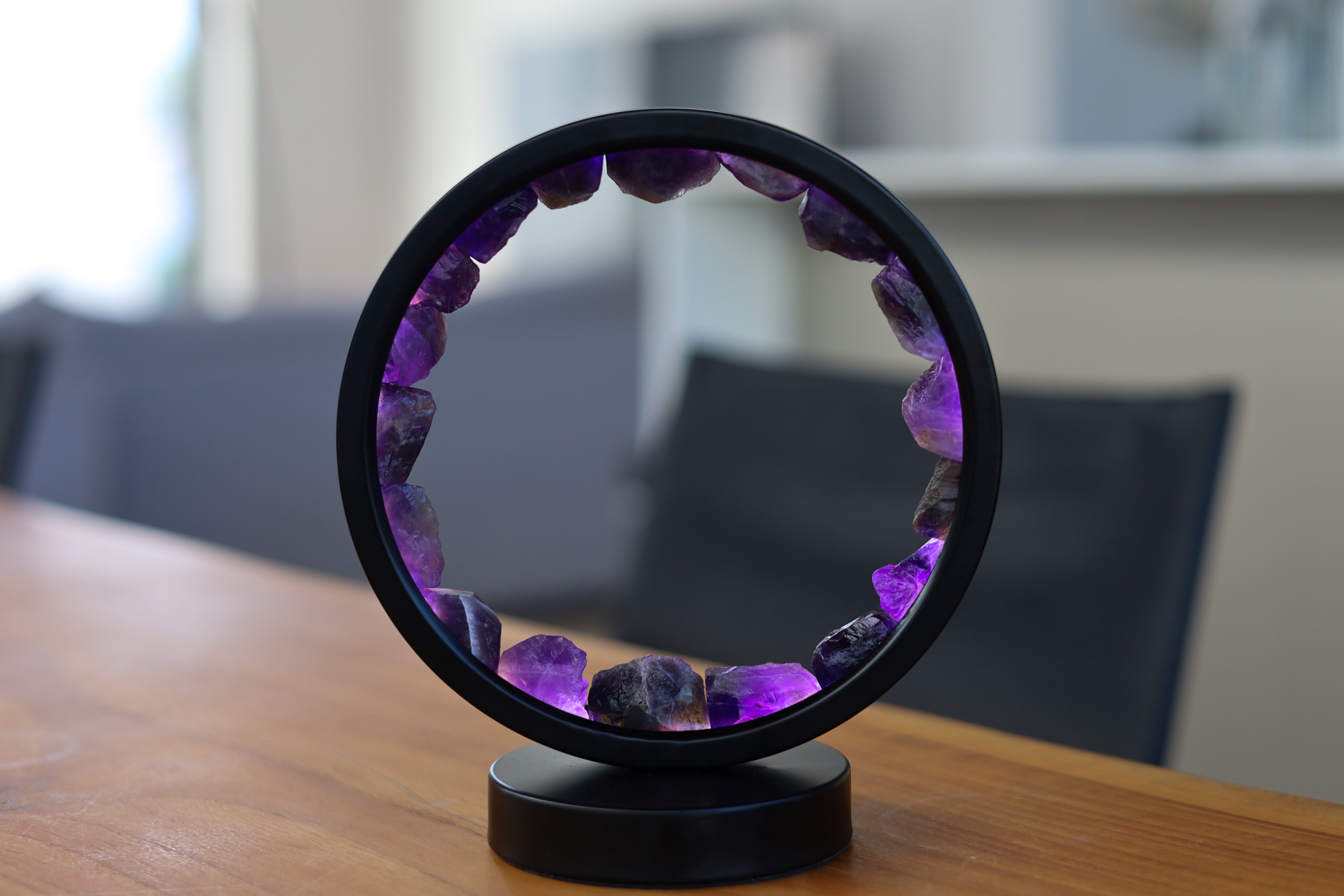 Tranquiles Leuchten – Amethystlampe für spirituelle Gelassenheit