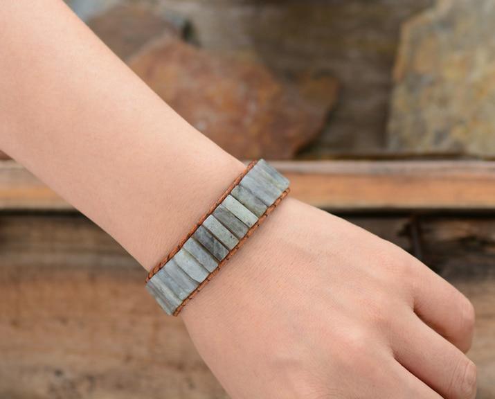 Röhrenarmband mit Blumenverschluss aus Labradorit