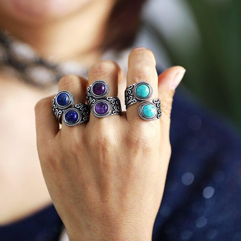 Ring im bohemischen Stil mit zwei Edelsteinen