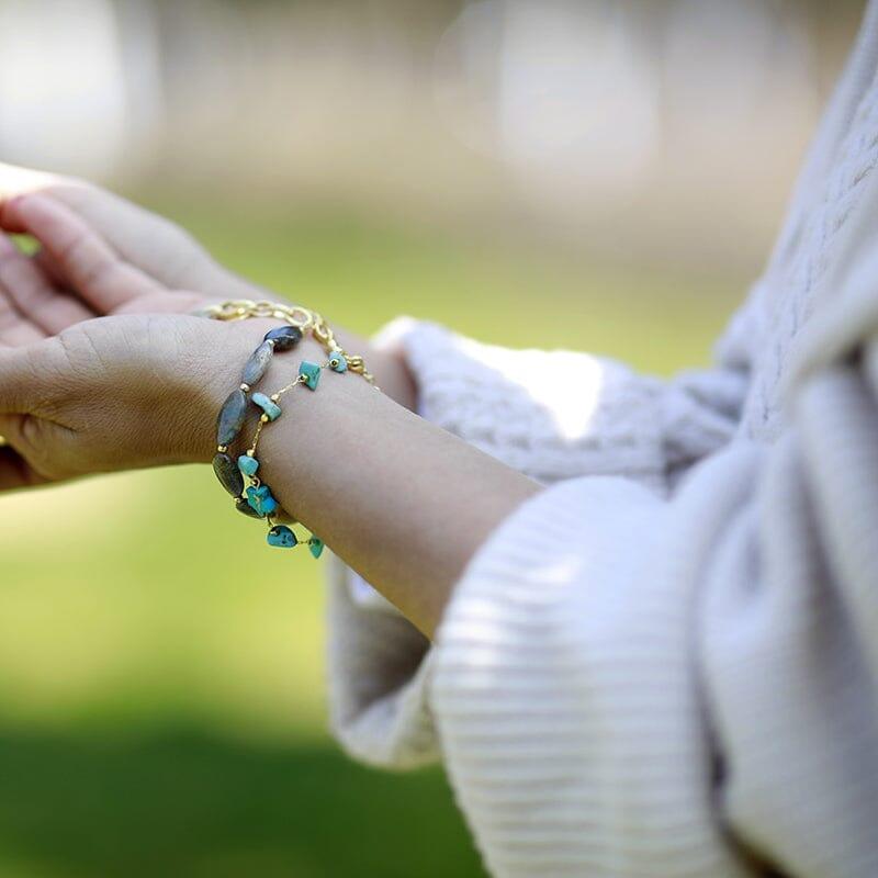 Armband des Mystischen Charmes aus Labradorit
