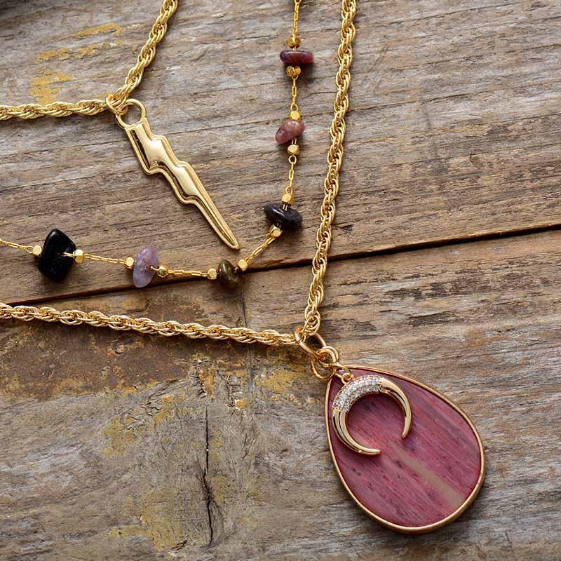 Rhodonit und Onyx Gold Halskette "Kosmische Mondsichel"