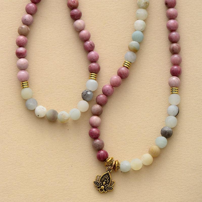 Mala-Perlen „Pure Stärke“ aus Amazonit & Rhodonit mit Lotus