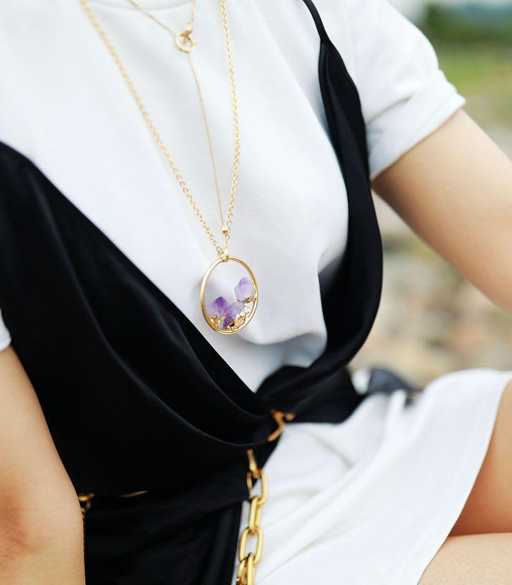 Minimalistische Rohstein-Halskette aus Amethyst