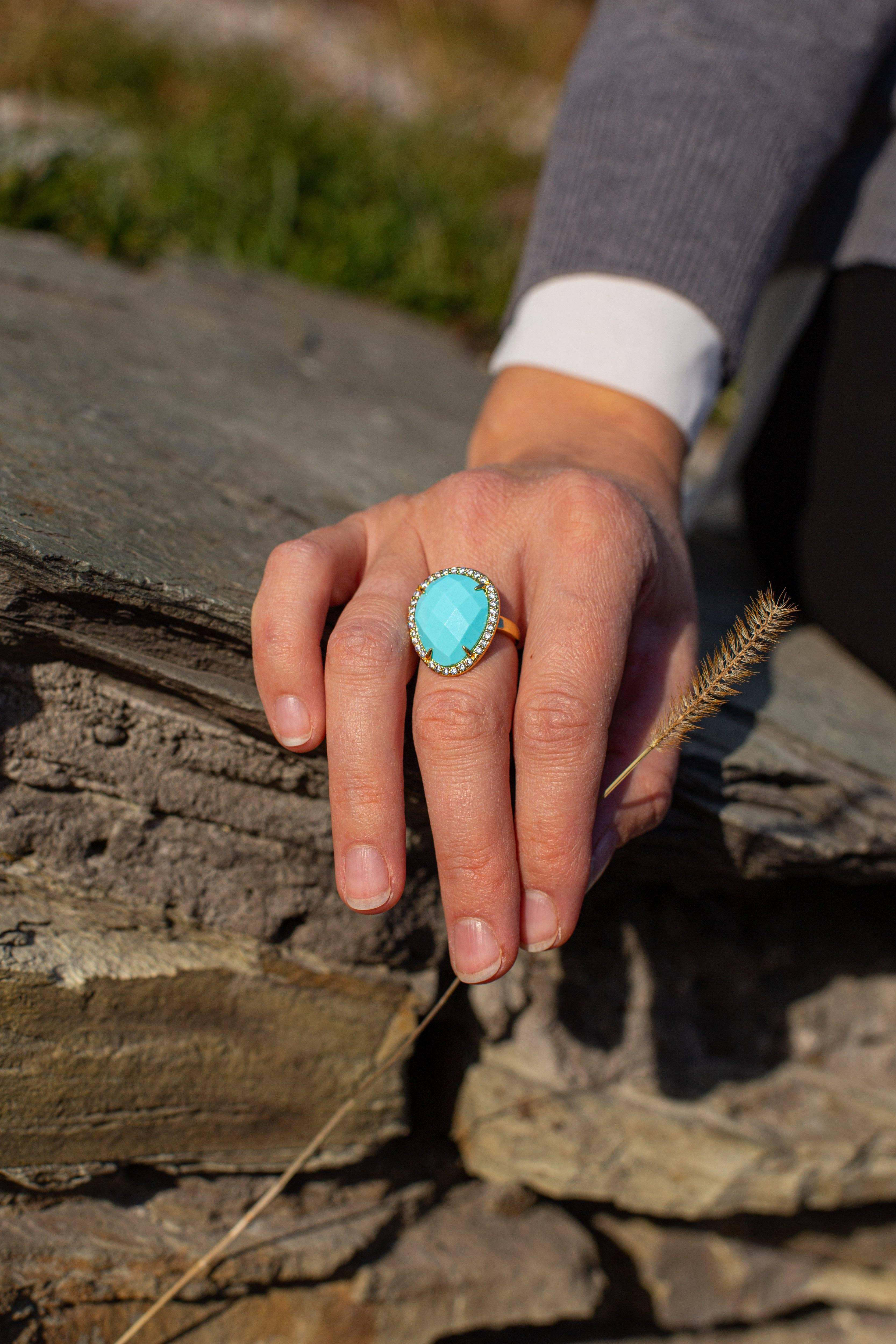 Cocktailring in Tränenform mit Türkis