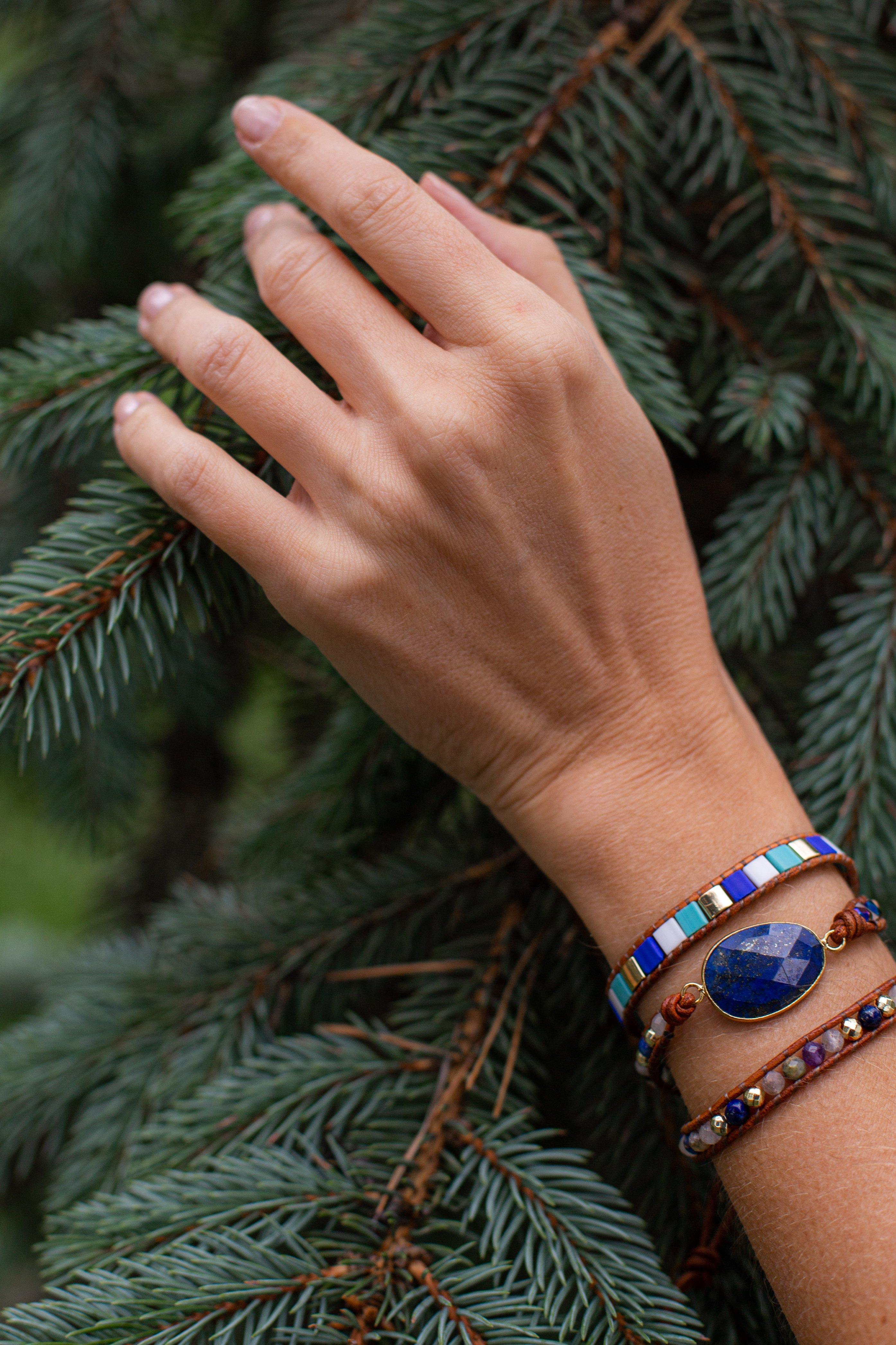 Wickelarmband aus Lapislazuli mit quadratischen Perlen
