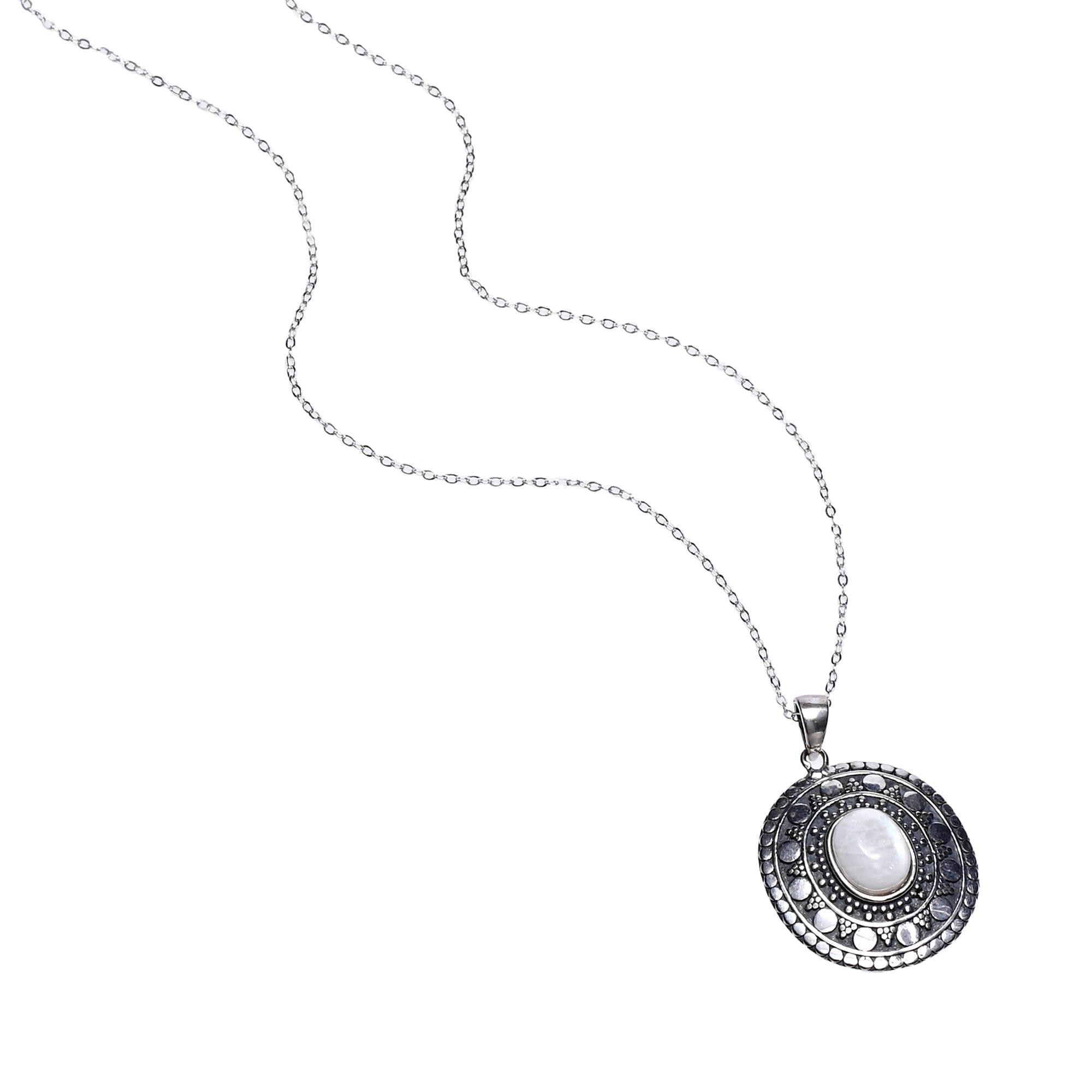 Halskette "Yavanna" mit ovalem Mondstein