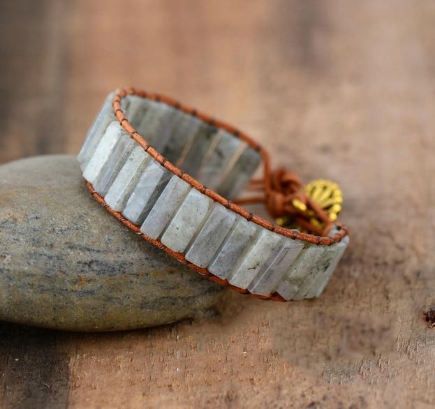 Röhrenarmband mit Blumenverschluss aus Labradorit