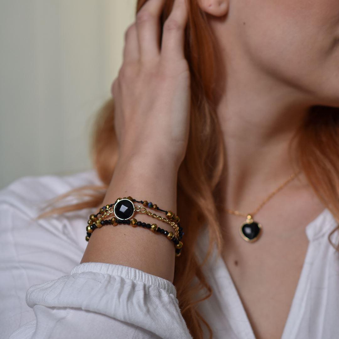 Armband "Positive Aura" mit vergoldeten Perlen aus schwarzem Onyx