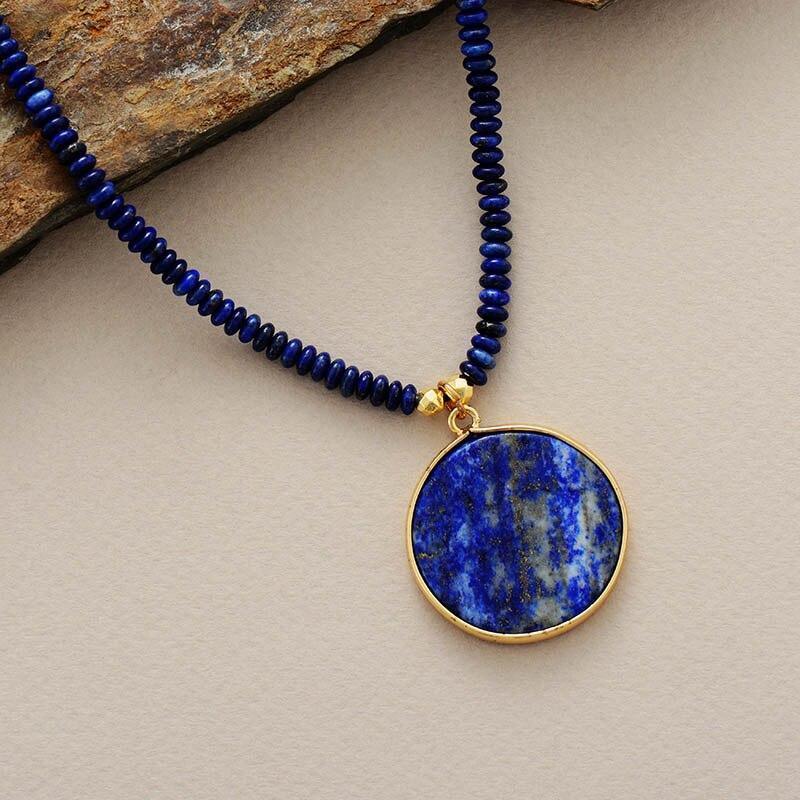 Runde, exquisite Halskette aus Lapislazuli