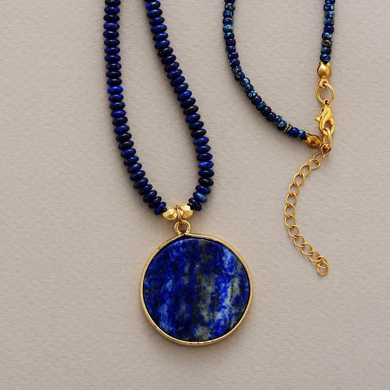 Runde, exquisite Halskette aus Lapislazuli