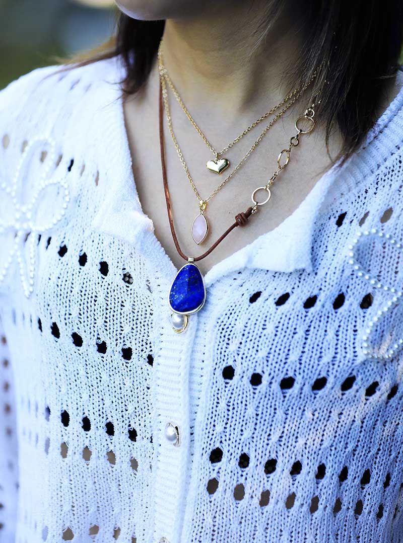 Goldbeschichtete Halskette mit Lapis und Rosenquartz "Pure Weisheit"