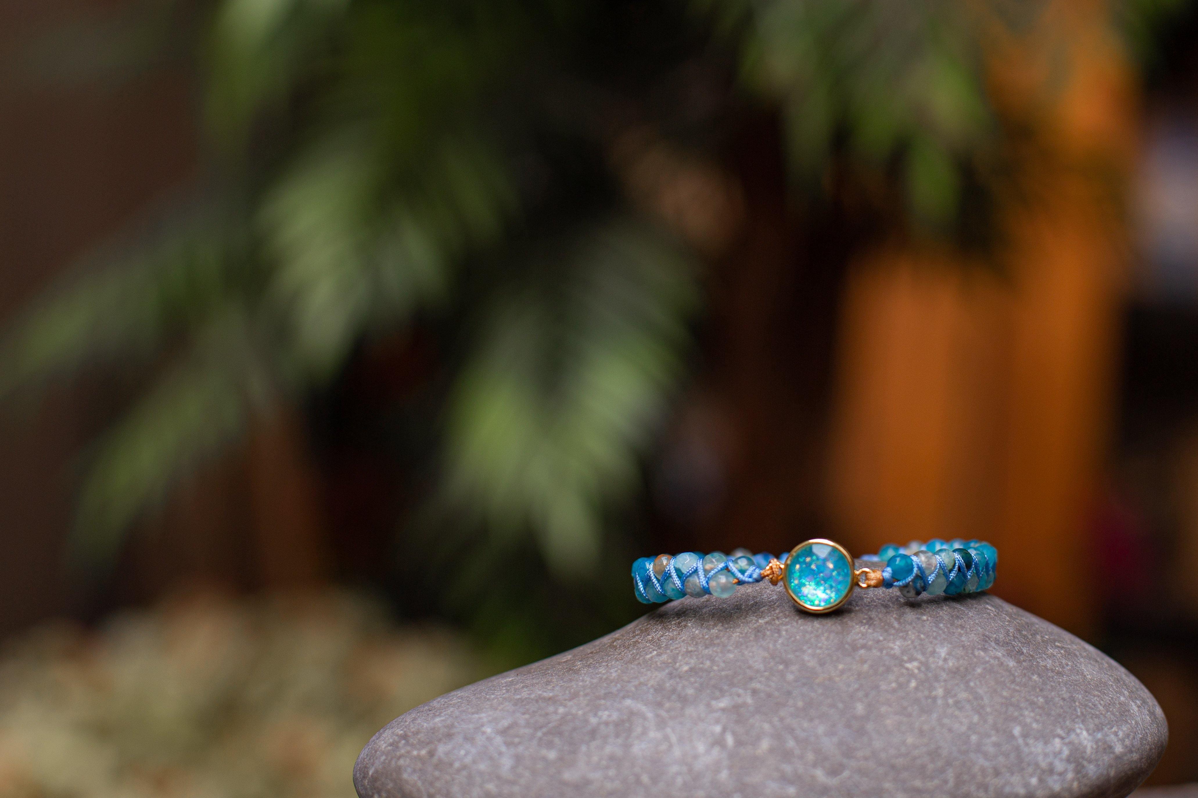 Armband mit hypnotisierendem blauem Opal