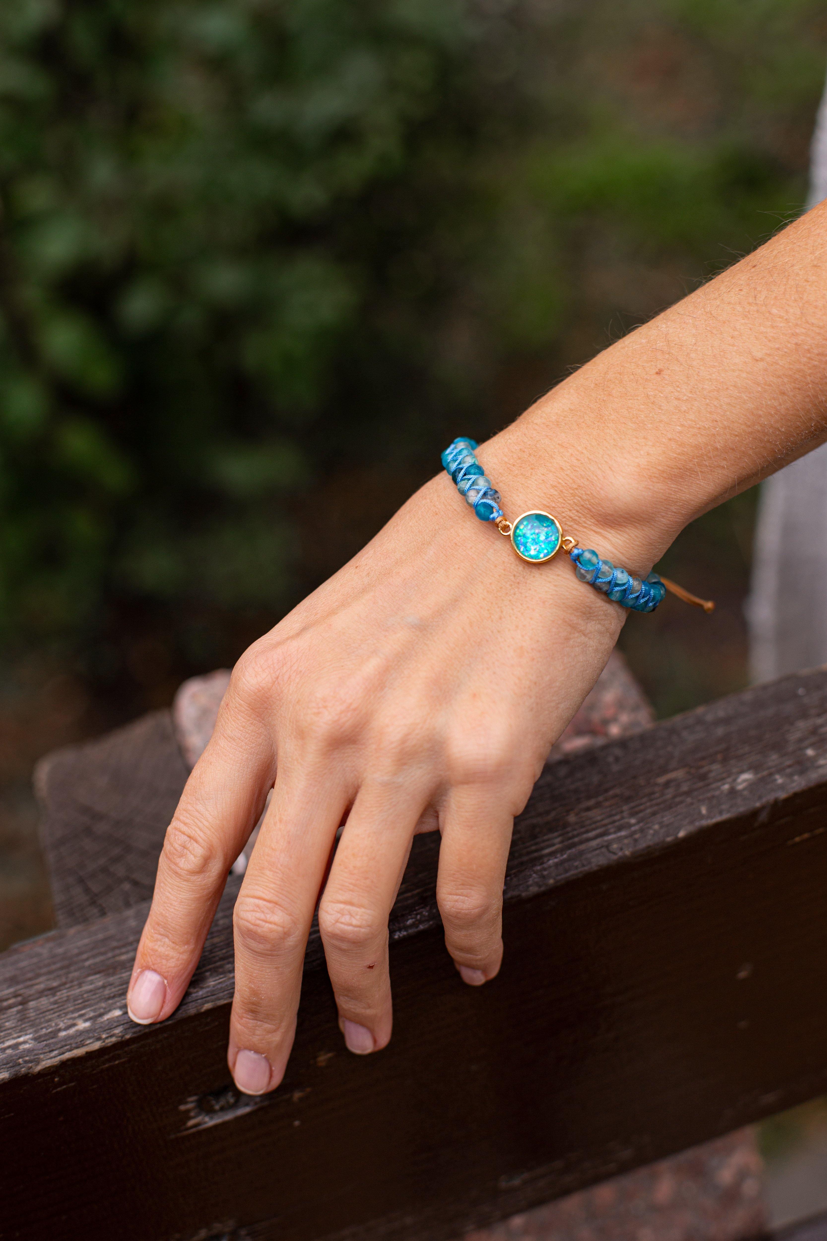 Armband mit hypnotisierendem blauem Opal