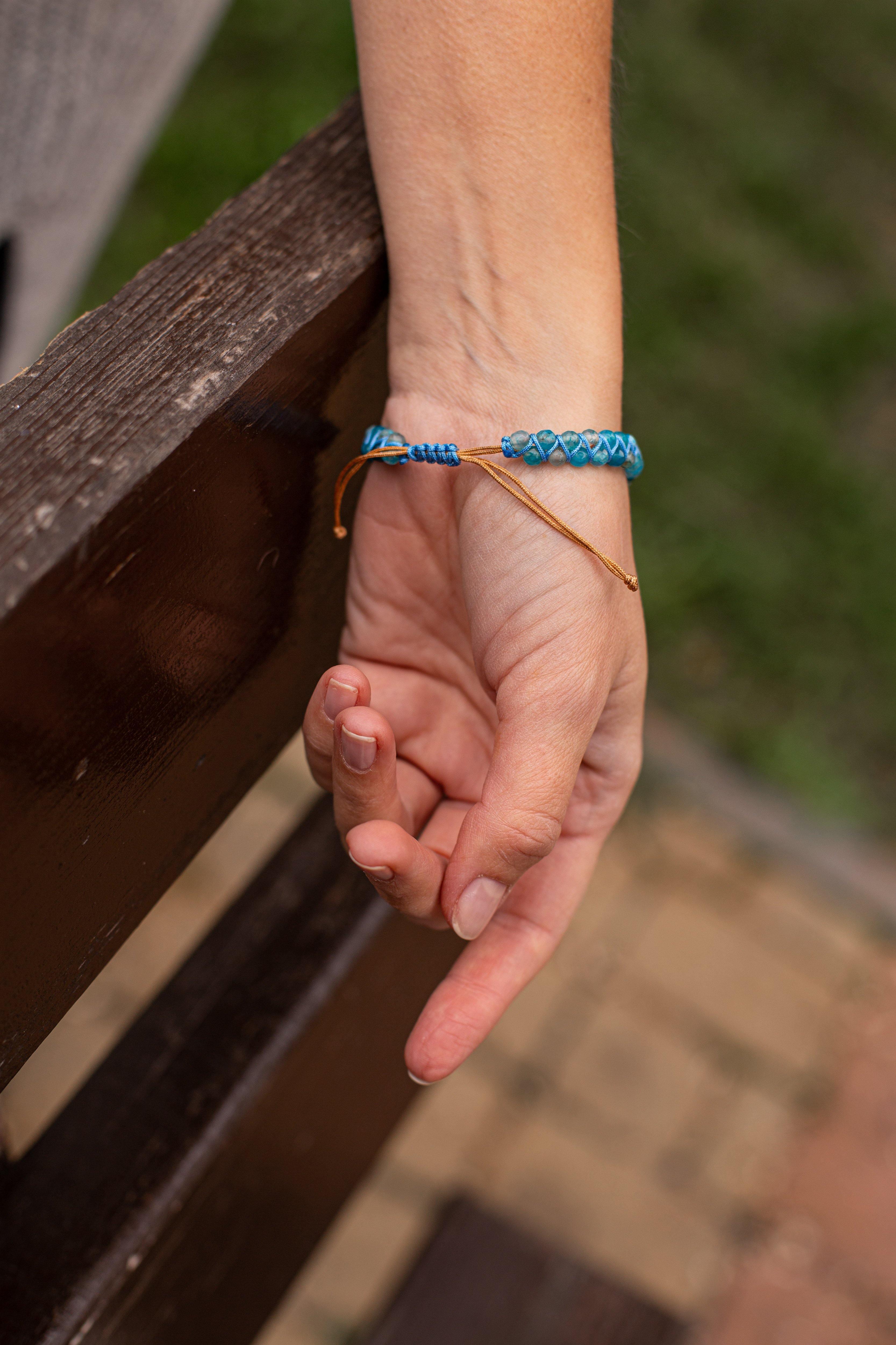 Armband mit hypnotisierendem blauem Opal